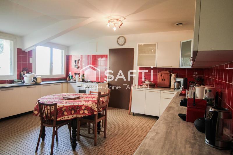 Maison - 180 m² - 6 pièces