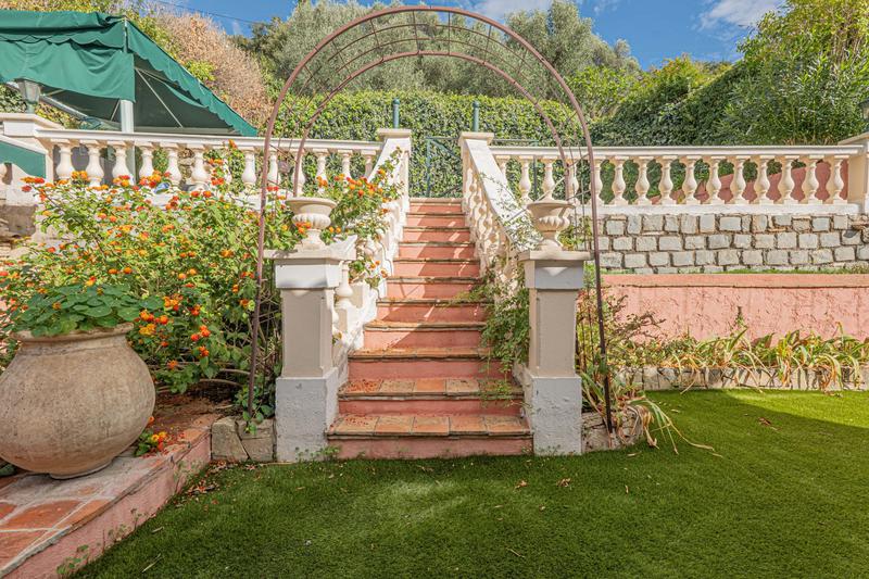 Maison - 205 m² - 6 pièces