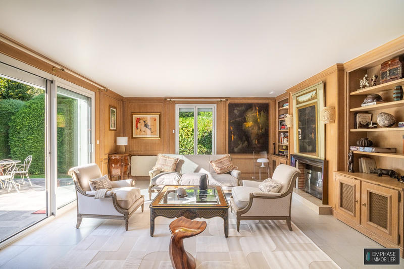 Maison contemporaine - 247 m² - 9 pièces