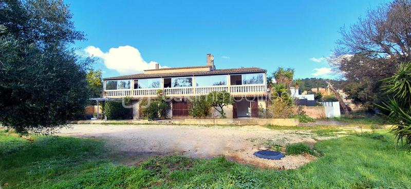 Propriété - 356 m² - 8 pièces