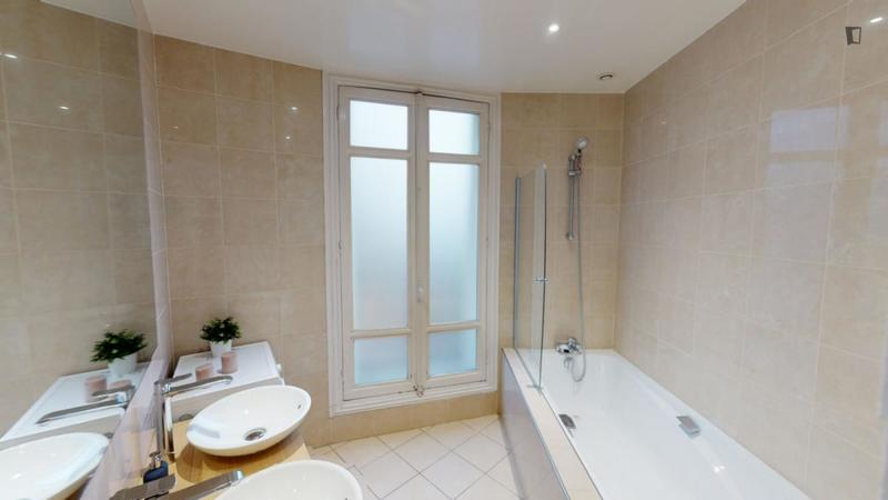 Chambre - 12 m² - 7 pièces