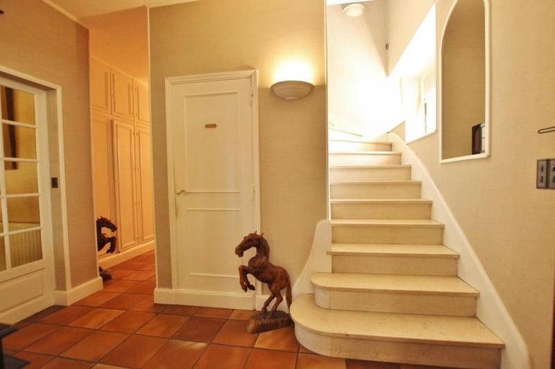 Maison - 230 m² - 8 pièces