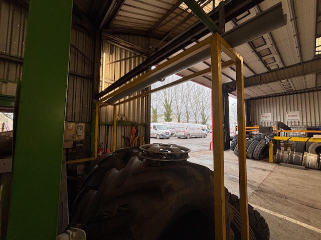 Entrepôt - 1 600 m²