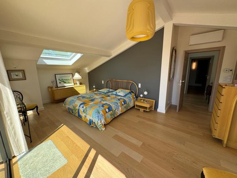 Villa - 358 m² - 10 pièces