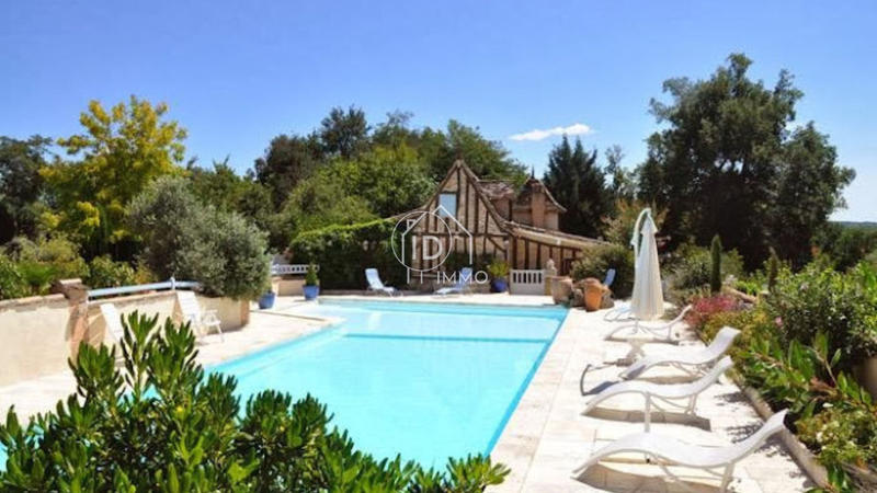 Maison - 274 m² - 13 pièces