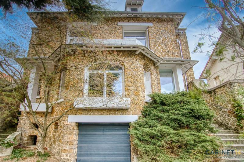 Maison - 342 m² - 9 pièces