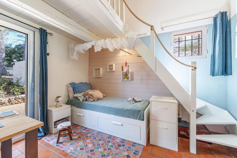 Propriété - 417 m² - 6 pièces