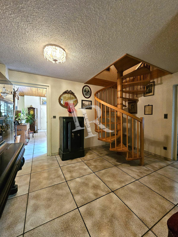 Maison - 286 m² - 8 pièces