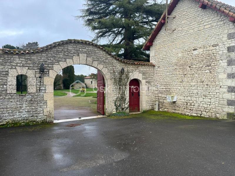 Demeure - 467 m² - 6 pièces