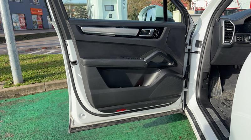 Porsche Cayenne 3.0 E-Hybrid 462 4x4 Tiptronic8 .