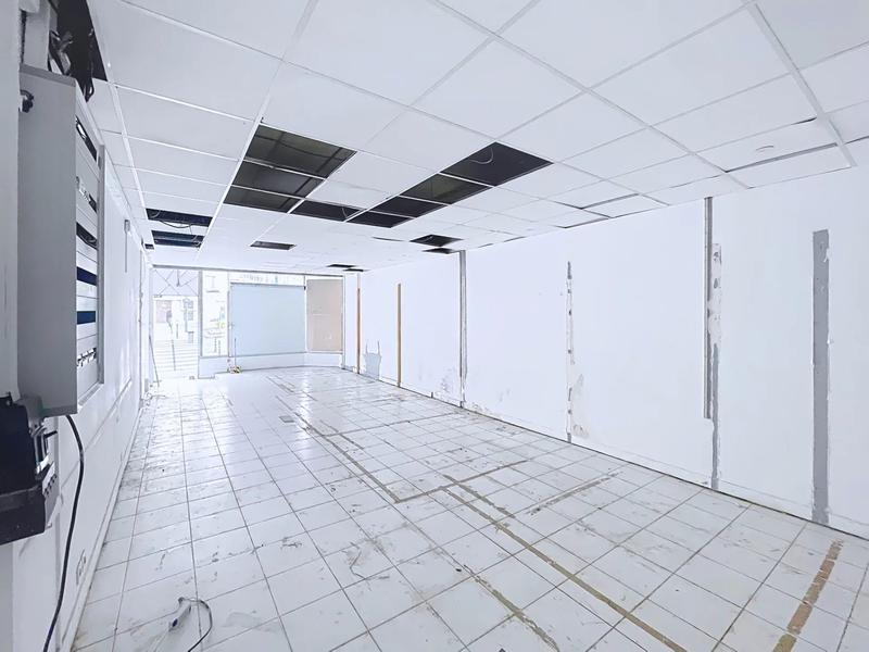 Magasins - 94 m² - 2 pièces