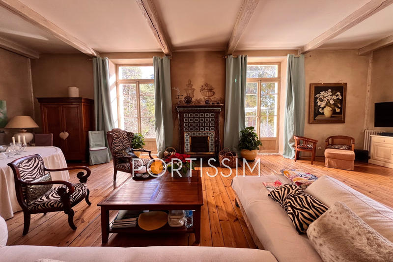 Maison - 368 m² - 10 pièces