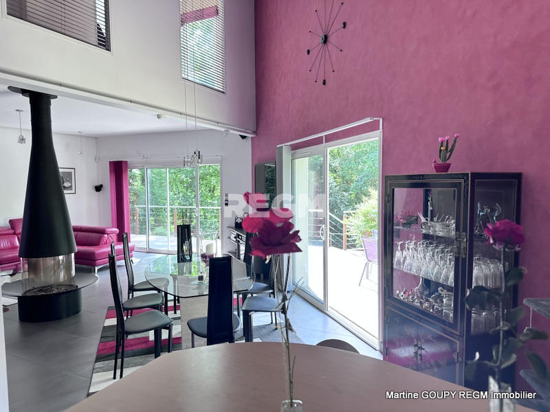 Propriété - 200 m² - 8 pièces