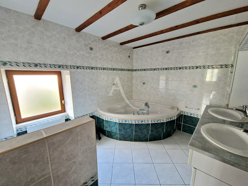 Maison - 263 m² - 9 pièces