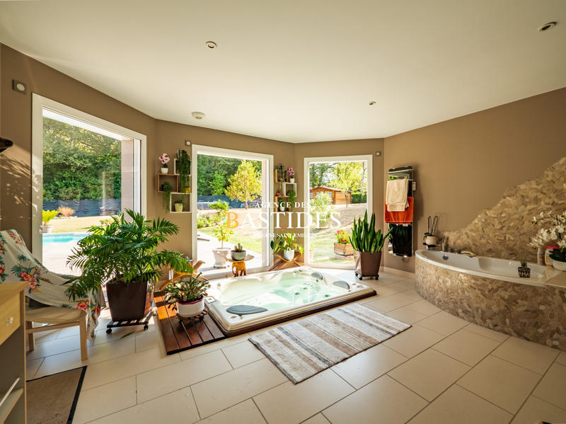 Maison contemporaine - 198 m² - 6 pièces