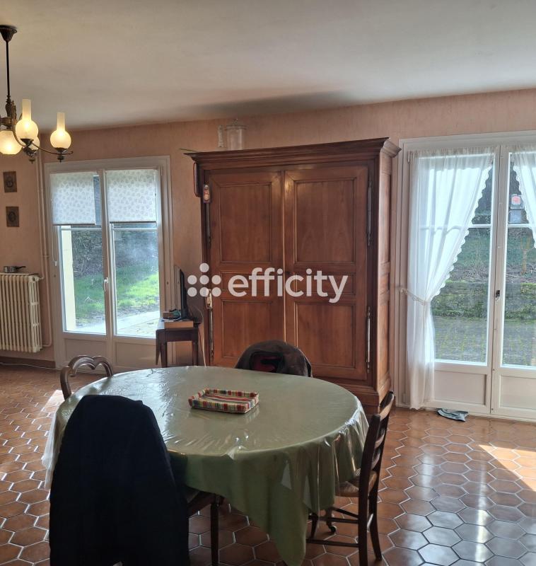 Maison - 215 m² - 9 pièces