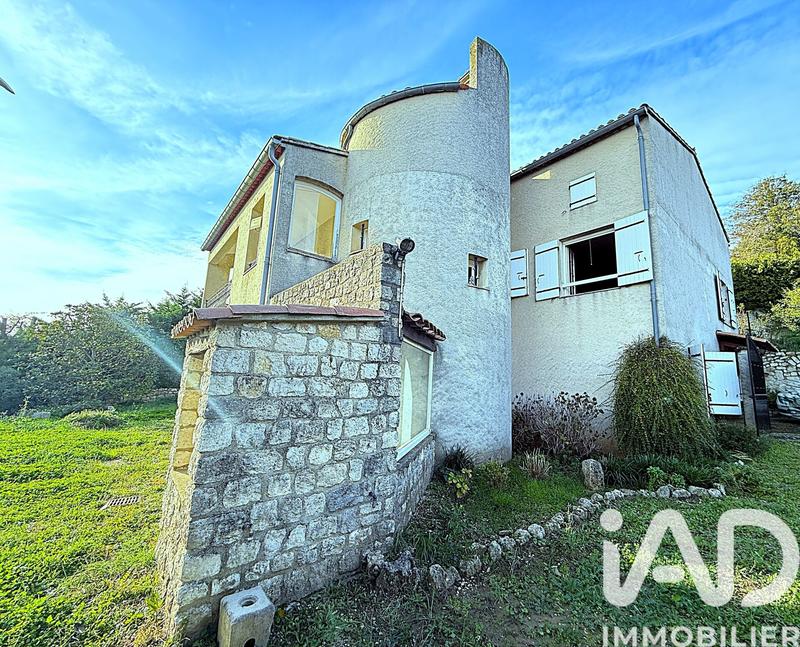 Maison - 240 m² - 10 pièces