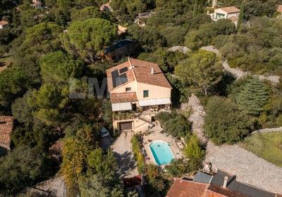 Maison - 230 m² - 7 pièces