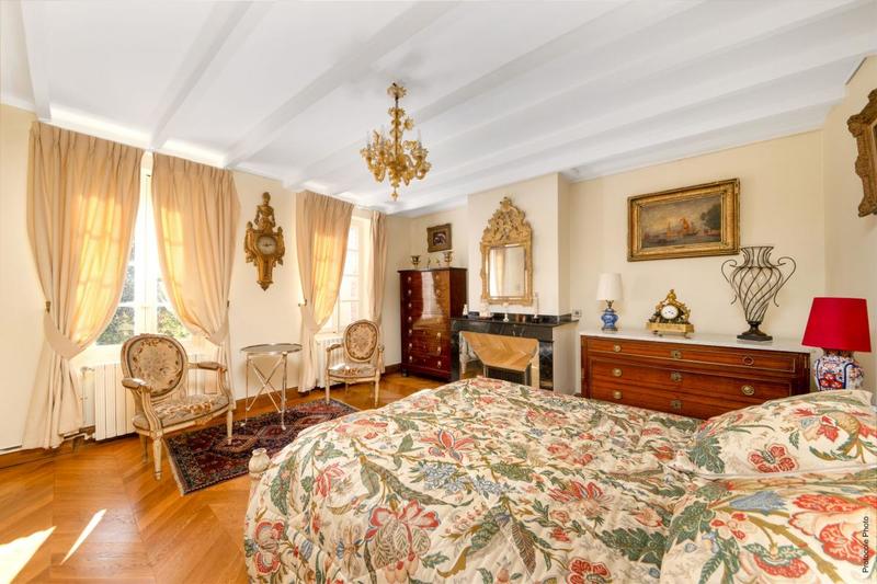 Demeure - 330 m² - 7 pièces