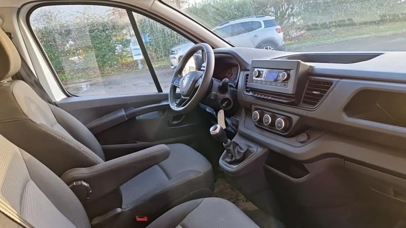 Renault Trafic l1h1 3000 kg blue dci 130 confort
