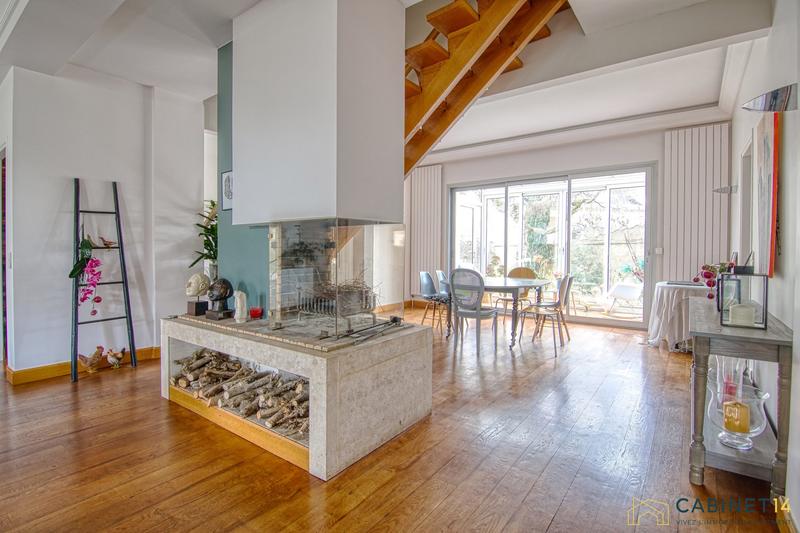 Maison - 342 m² - 9 pièces