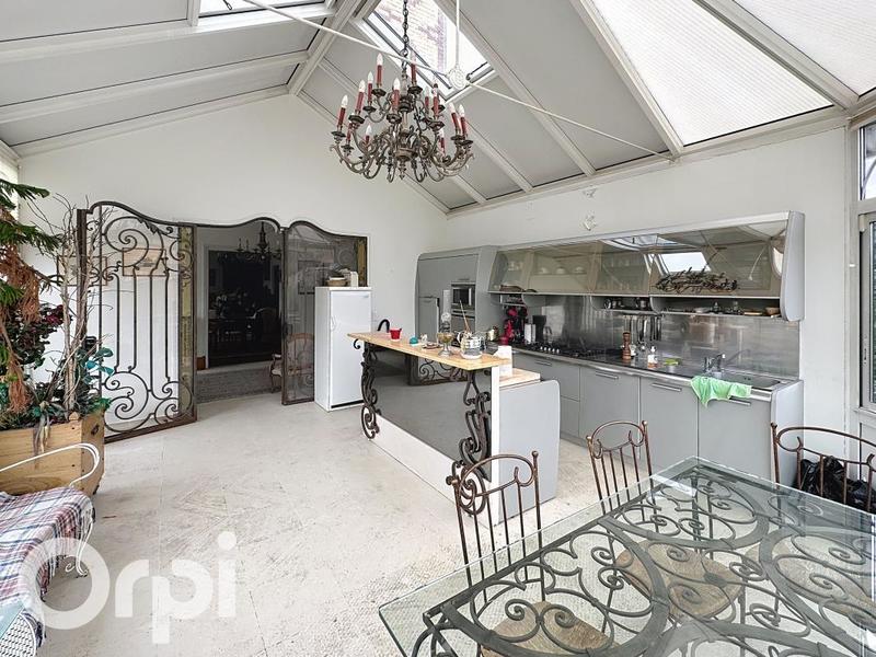 Maison - 246 m² - 7 pièces