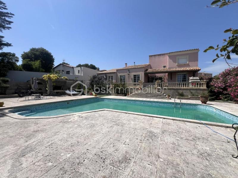 Maison - 280 m² - 7 pièces