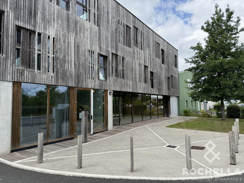 Local d'activités - 369 m²