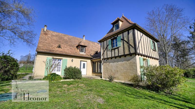 Maison - 208 m² - 9 pièces