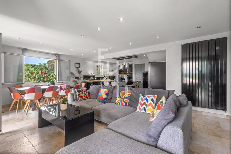 Villa - 255 m² - 8 pièces