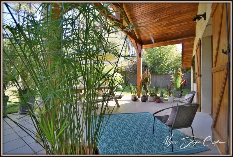 Maison - 225 m² - 10 pièces