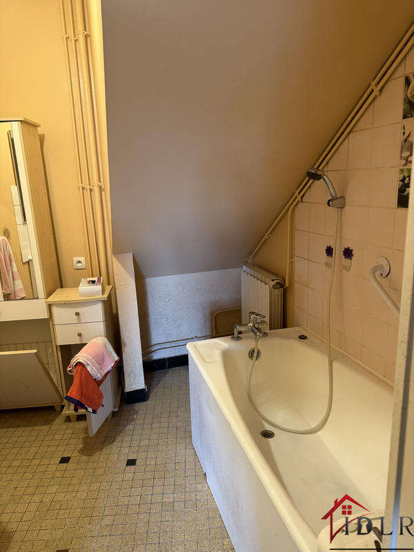 Maison - 185 m² - 18 pièces