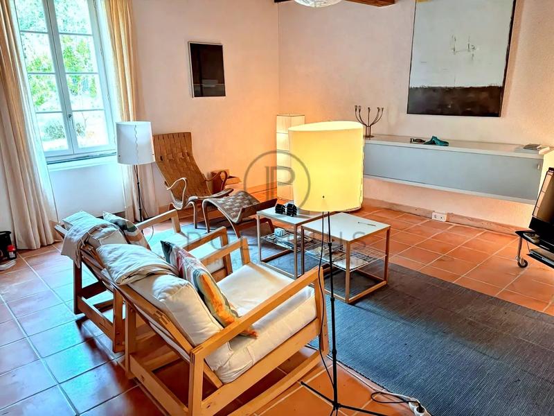 Villa - 253 m² - 8 pièces