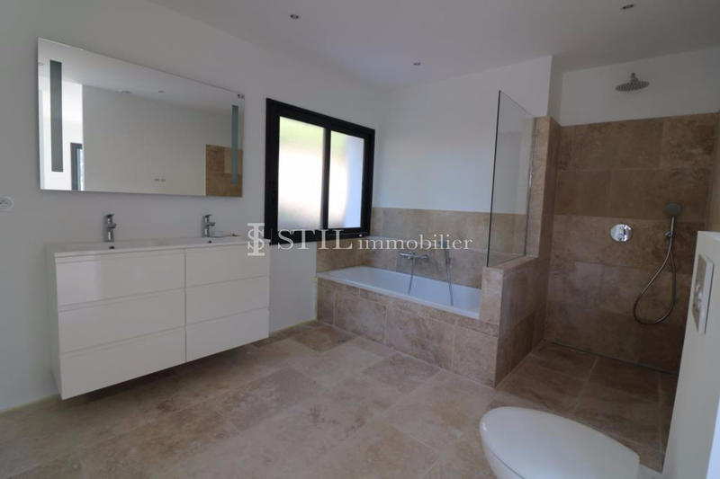 Villa - 270 m² - 6 pièces