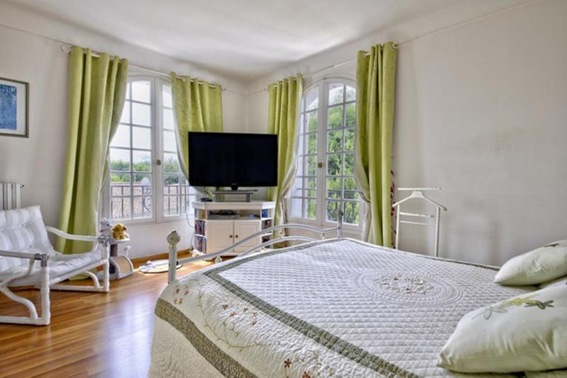 Maison - 220 m² - 8 pièces