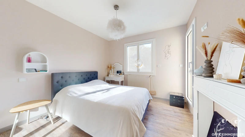 Maison - 220 m² - 6 pièces