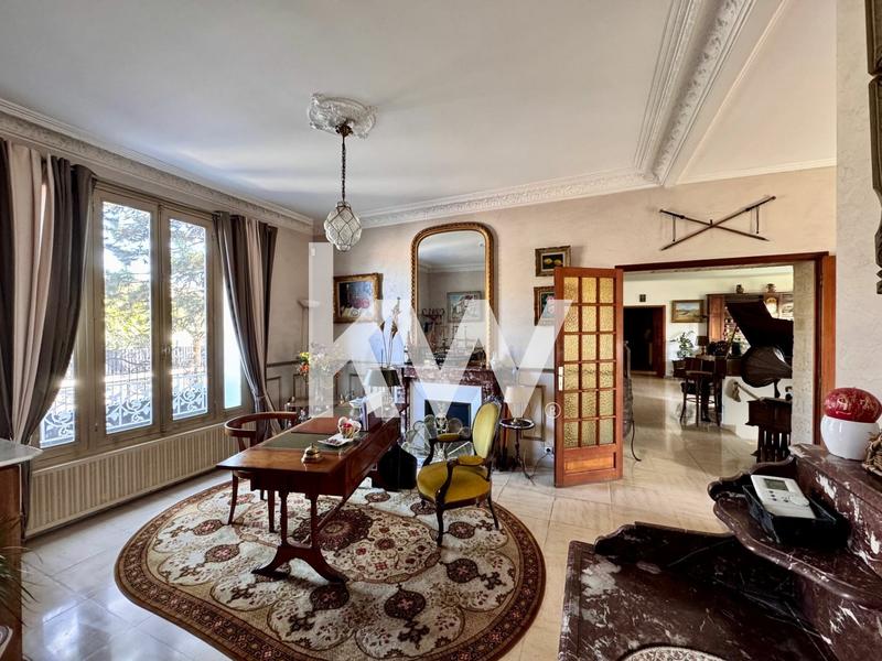 Maison - 380 m² - 10 pièces