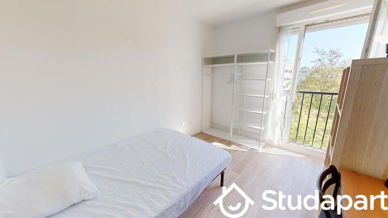 Chambre - 75 m² - 1 pièce