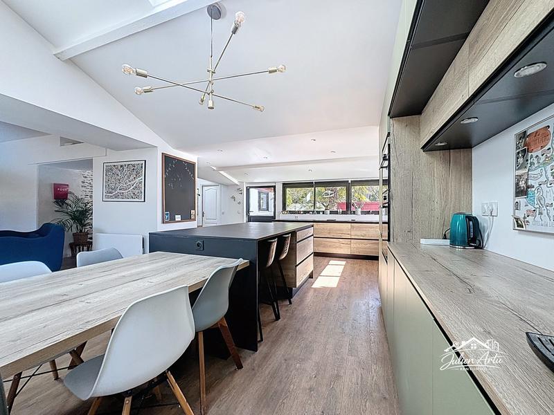 Maison - 192 m² - 7 pièces