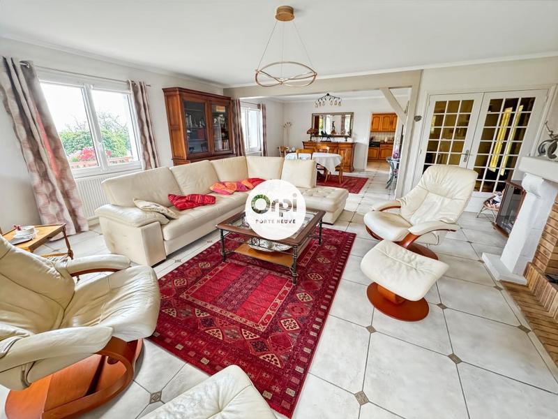 Maison - 240 m² - 8 pièces