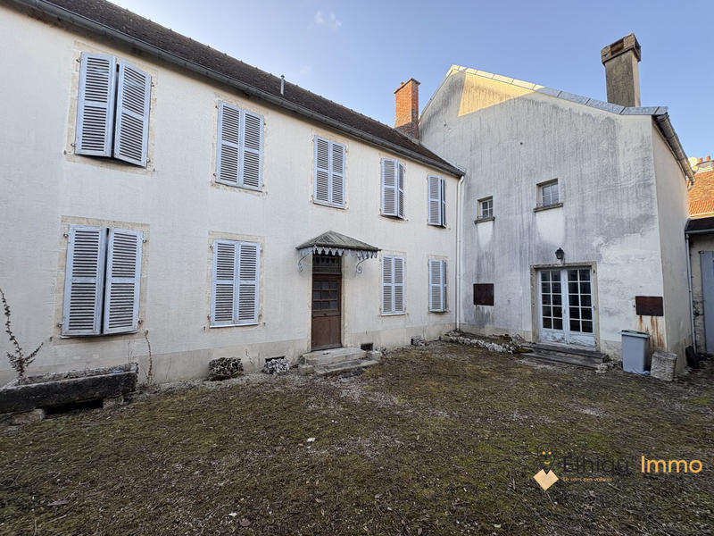 Maison - 202 m² - 8 pièces