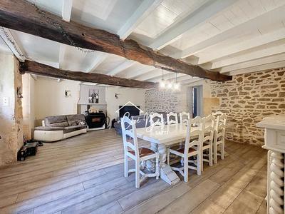 Maison - 216 m² - 7 pièces