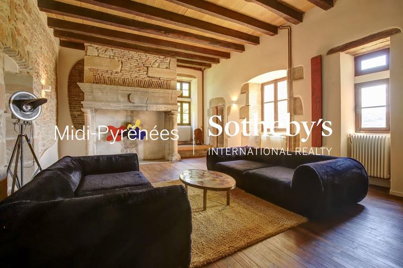 Château - 1 200 m² - 35 pièces