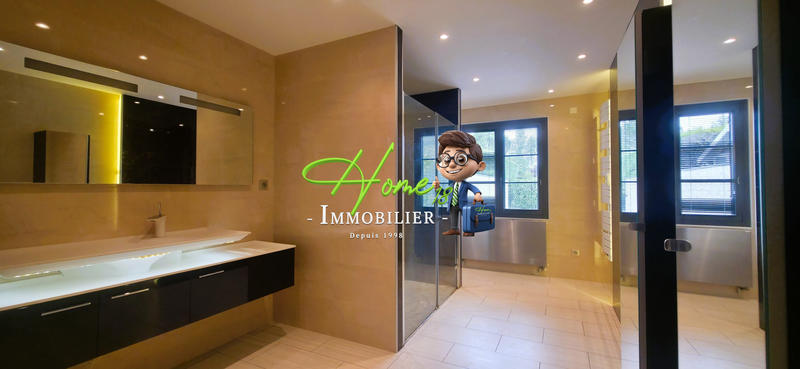 Maison - 245 m² - 7 pièces