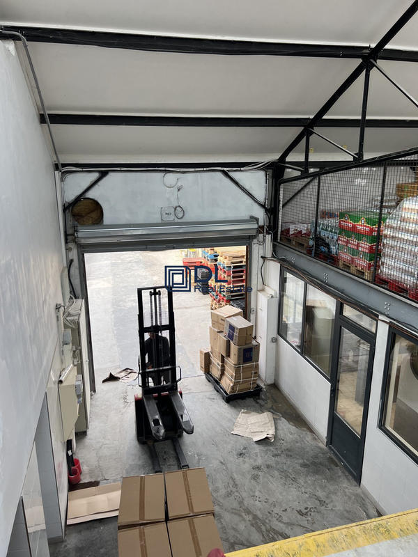 Entrepôt - 673 m²