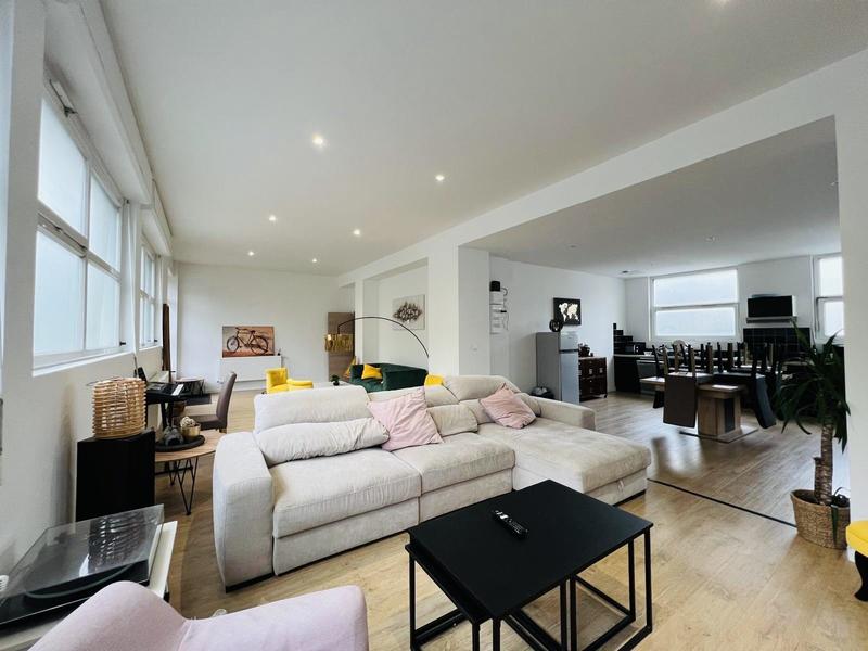 Loft - 173 m² - 8 pièces