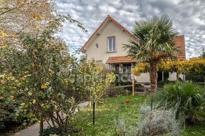 Maison - 180 m² - 8 pièces