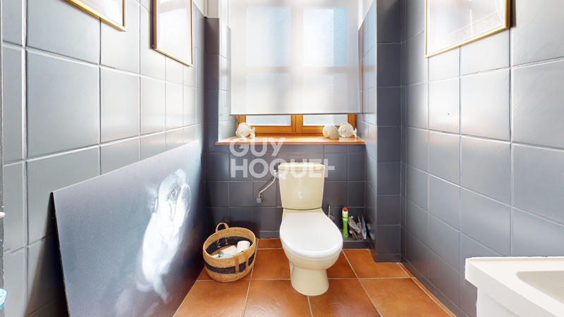 Demeure - 266 m² - 7 pièces