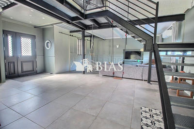 Maison contemporaine - 260 m² - 6 pièces