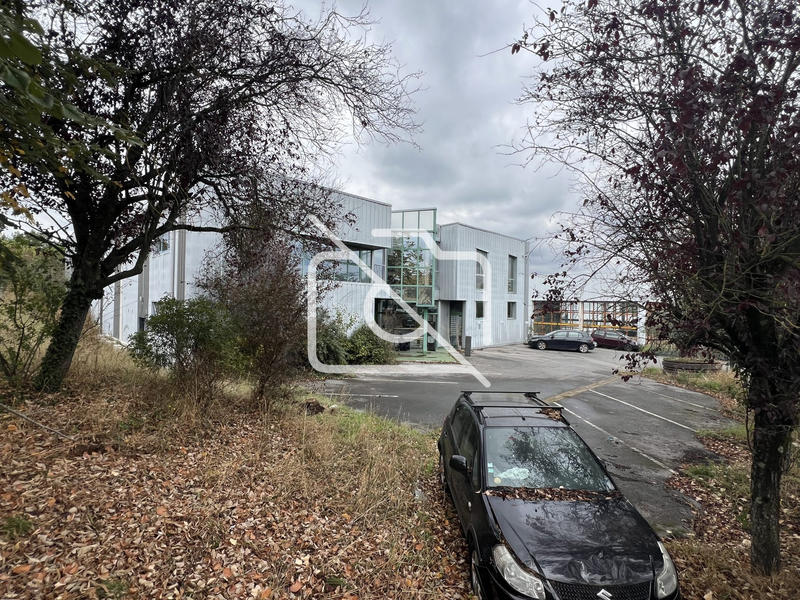 Entrepôt - 1 668 m²